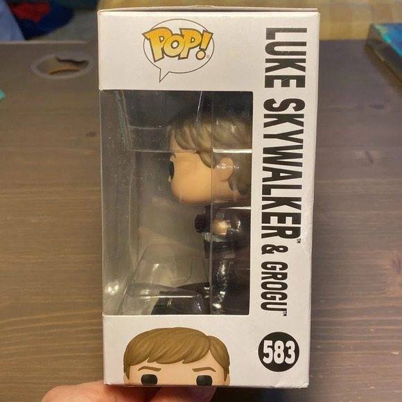 Funko Pop! #583 Disney Star Wars Luke Skywalker with Grogu​ - Picture 4 of 5